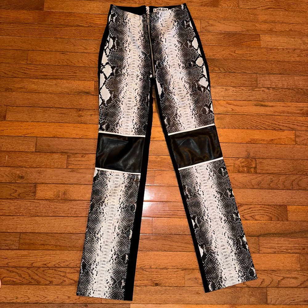 I am gia pants